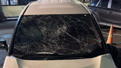 Mobil Toyota Sienta diamuk massa