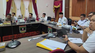 Mahyeldi Ansharullah di Ruang Rapat Istana Gubernuran