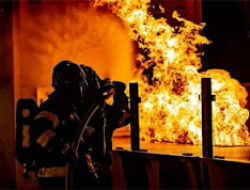 Damkar Padang Padamkan Kebakaran Tiga Kios di Pasar Raya