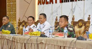 Wakil Wali Kota Pariaman, Mulyadi ketika memimpin Rapat Koordinas