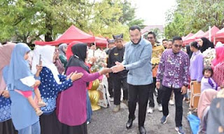Wali Kota Fadly Amran membuka Gebyar Kreativitas di Kelurahan Rimbo Kaluang