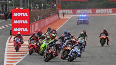 Simak jadwal siaran langsung race MotoGP Valencia 2025 malam ini.