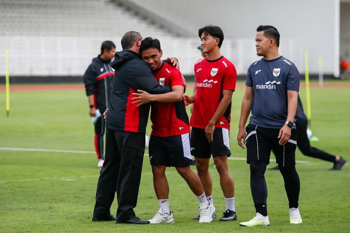 Arkhan Fikri di sesi latihan Timnas Indonesia U-22.