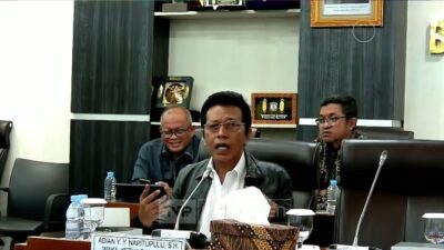 Wakil Ketua Badan Aspirasi Masyarakat (BAM) DPR RI, Adian Napitupulu menjelaskan bahwa alasan Gen Z suka thrifting demi menyelamatkan bumi.