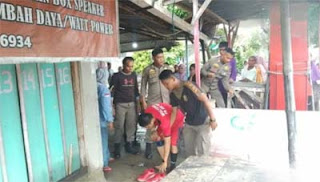 Personel Satpol PP Padang mengamankan ODGJ