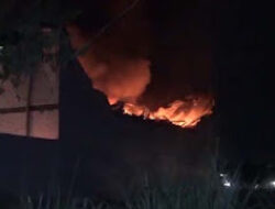 Korsleting Diduga Jadi Pemicu Kebakaran Gudang Boneka Jombang