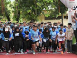 Komisaris dan Karyawan Semen Padang Bersatu di Ajang Fun Run Tahunan