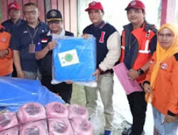 Puluhan Rumah Rusak, Warga Batu Gadang Dapat Pertolongan Darurat dari Semen Padang