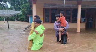 Banjir Semakin Meluas, Jalur Pariaman Sicincin Tidak Bisa Dilewati.