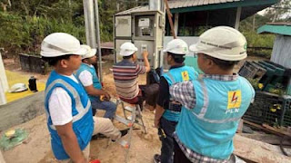 Penyalaan pelanggan PLN di Sitiung.