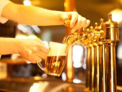 Warga Thailand Terancam Denda Jika Minum Alkohol di Luar Jam yang Diperbolehkan