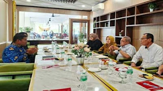 Audiensi Kanwil Kemenag dengan PHRI Sumbar terkait kalibrasi arah kiblat di hotel dan restoran.