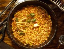 Ahli Ingatkan Bahaya Konsumsi Ramen Berlebihan, Terutama Kuahnya yang Asin