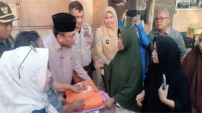 BPBD Padang Bersihkan Material Pohon Tumbang di Surau Gadang