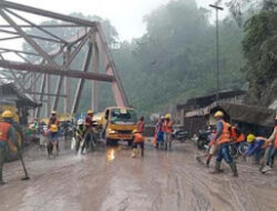 Evakuasi dan Pembersihan Material Vulkanik di Jembatan Besuk Kobokan Berlanjut