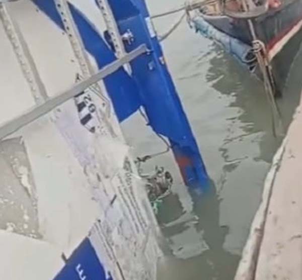 Tangki misterius berukuran besar ditemukan warga