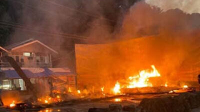 Sekitar 1.000 Meter Persegi Lahan Hangus Terbakar di Padang