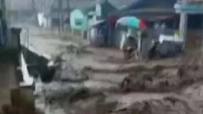 Banjir bandang menerjang tiga kampung di kaki Gunung Papandayan
