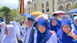 Ratusan jemaah Badan Kontak Majelis Taklim (BKMT) se-Sumatera Barat
