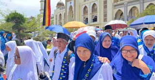 Ratusan jemaah Badan Kontak Majelis Taklim (BKMT) se-Sumatera Barat