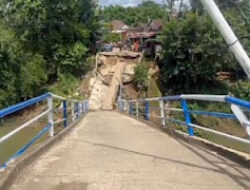 Jembatan 20 Tahun di Maros Ambles, Warga Gunakan Jalur Alternatif