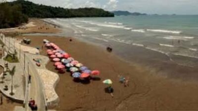 Pantai Air Manis, Kota Padang.