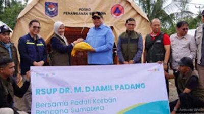 Wabup Tanah Datar Terima Bantuan dari RSUP M Djamil Padang dan HK untuk Korban Benca.