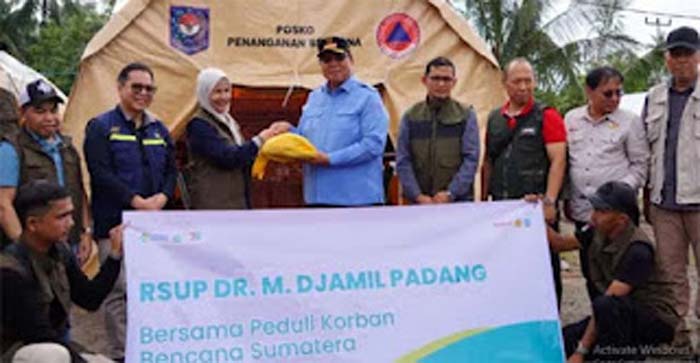 Wabup Tanah Datar Terima Bantuan dari RSUP M Djamil Padang dan HK untuk Korban Benca.