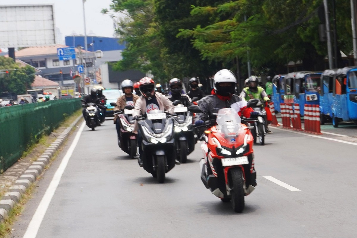 Dear Bikers, Ini 3 Etika Mengerem saat Berkendara agar Perjalanan Aman.