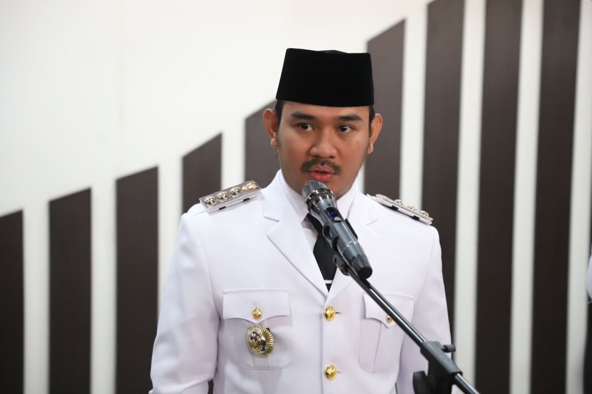 Isi Garasi Bupati Bekasi Ade Kuswara yang Punya Harta Rp79 Miliar.