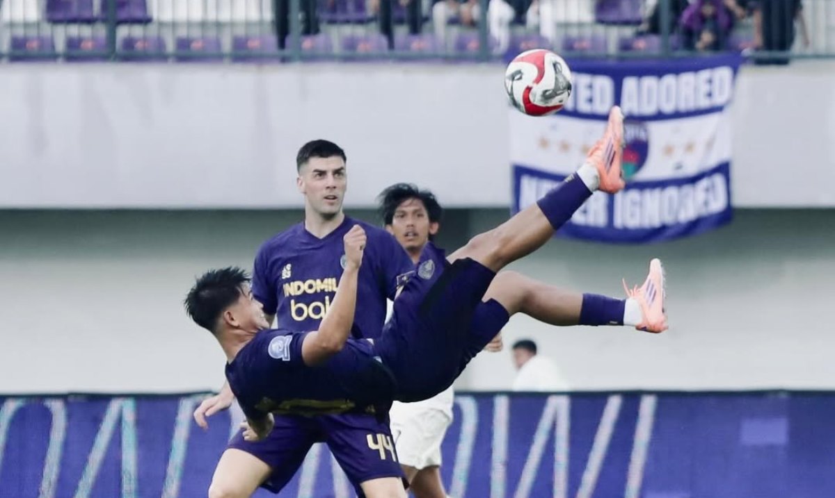 Simak kata-kata Hokky Caraka usai cetak gol tendangan salto spektakuler di laga Persita Tangerang vs Persik Kediri.
