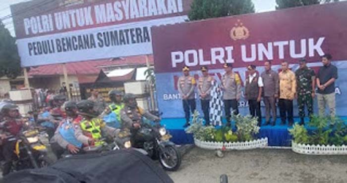 Wakapolri Tinjau Logistik dan Lepas Bantuan Pemulihan Pascabencana di Sumatera Barat.