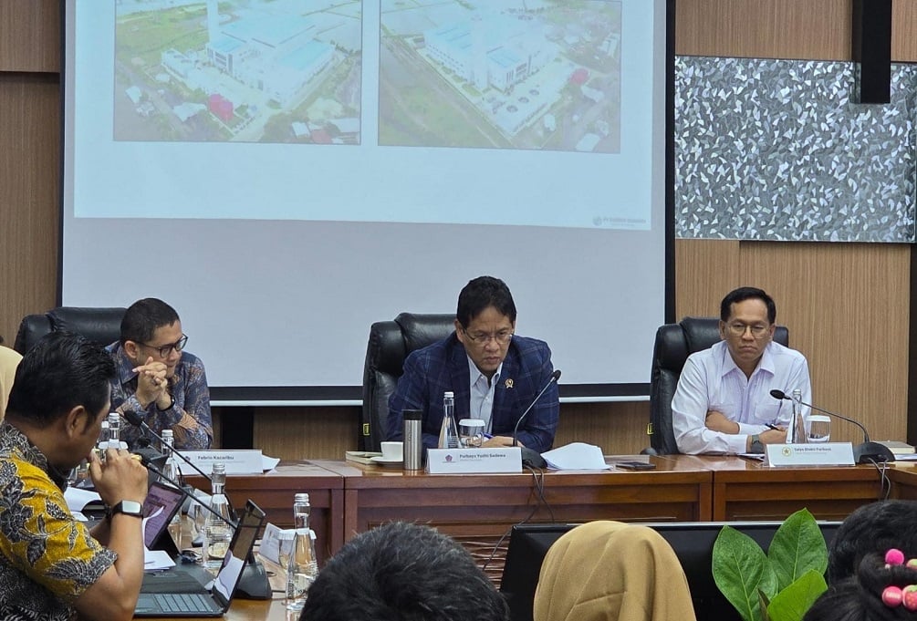 Menteri Keuangan Purbaya Yudhi Sadewa dalam Rapat Kerja Percepatan Implementasi dan Penyelesaian Hambatan Satgas P2SP, Selasa (23/12/2025).