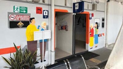 Toilet estetik di Stasiun KAI Divre II Sumbar.