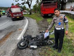 Motor Rusak Berat Usai Tabrakan dengan Truk di Gunung Talang