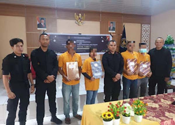 Empat Narapidana Lapas Kelas IIB Solok Terima Remisi Natal 2025.
