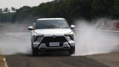 Jalan Licin Saat Hujan? Mode Wet Jadi Andalan Pengemudi