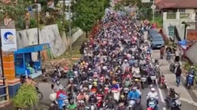 Ratusan Pengendara Roda Dua Padati Jalur Lembah Anai