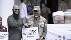 Wilmar Unit Padang menyerahkan bantuan