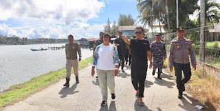 Bupati Mentawai Rinto Wardana Gaungkan Gerakan Sikakap Bersih, Sehat, dan Nyaman.