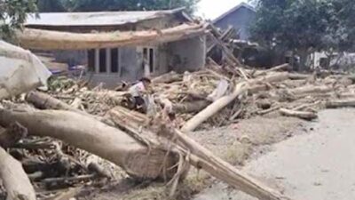 Kondisi Aceh Tamiang luluh lantak usai diterjang banjir bandang dan longsor.