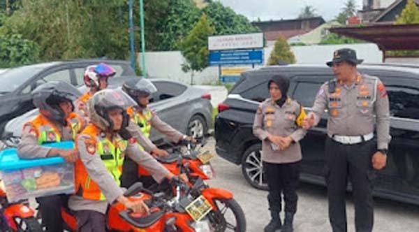 Kapolda Sumbar Beri Bantuan Sembako kepada Insan Pers