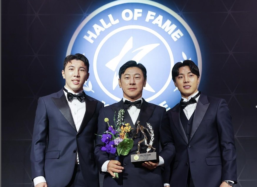 Shin Tae-yong bersama kedua putranya, Shin Jae Won dan Shin Jaeh Hyeok.