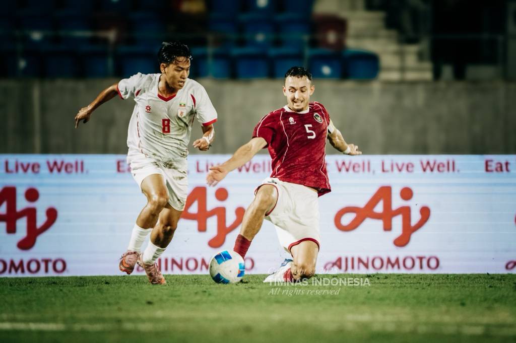 Kegagalan Timnas U-22 Indonesia melangkah ke semifinal SEA Games 2025 memantik kritik tajam dari pengamat sepak bola nasional.