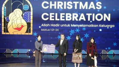 Hary Tanoesoedibjo dan keluarga merayakan Natal bersama MNC Group, berikan sumbangan untuk korban bencana Sumatra.