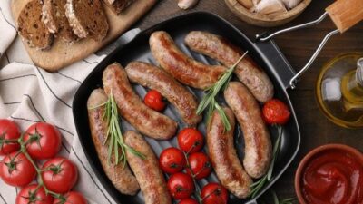 Sedang menjalankan program hamil? Pria pun perlu memperhatikan asupannya. Sebaiknya hindari makanan yang mengganggu kesuburan pria berikut ini.