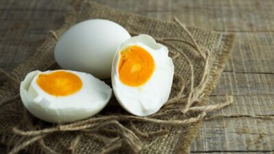 Makan telur setiap hari ternyata sehat, asal diatur jumlahnya.