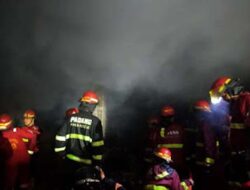 Api Lalap 500 Meter Persegi Area Pertokoan Padang, Penyebab Masih Diselidiki