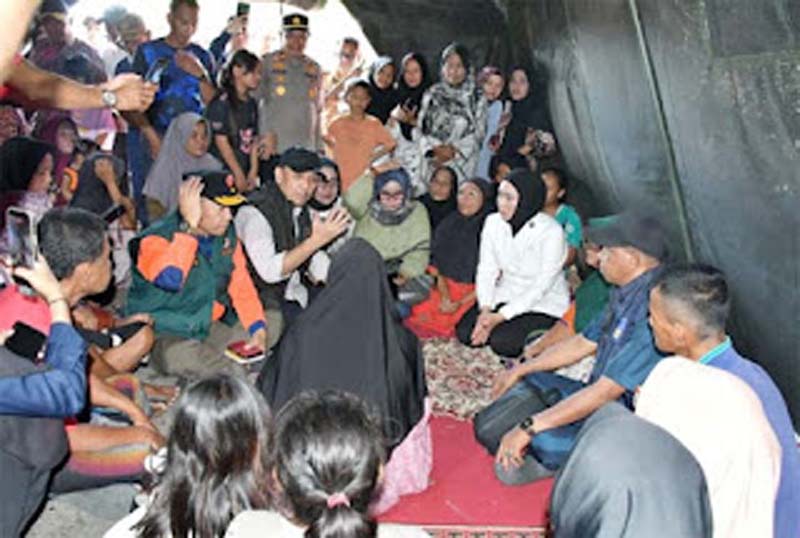 Anggota DPR RI Cindy Monica Salurkan Bantuan Bagi Korban Banjir Tanjung Mutiara.