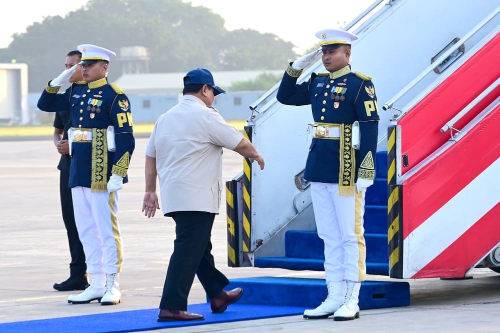 Presiden Prabowo Subianto terbang untuk mengecek penanganan bencana di Sumatera pada Senin (1/12/2025).